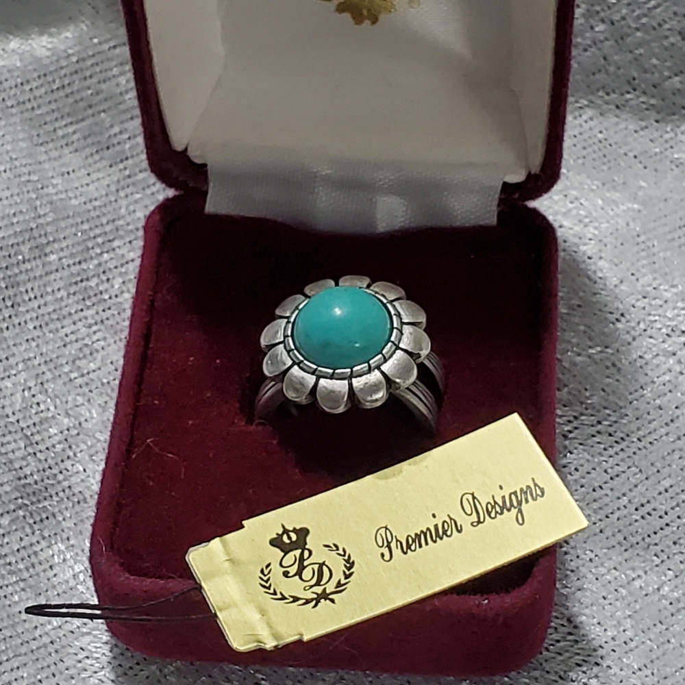Ring - Picture 3 of 3